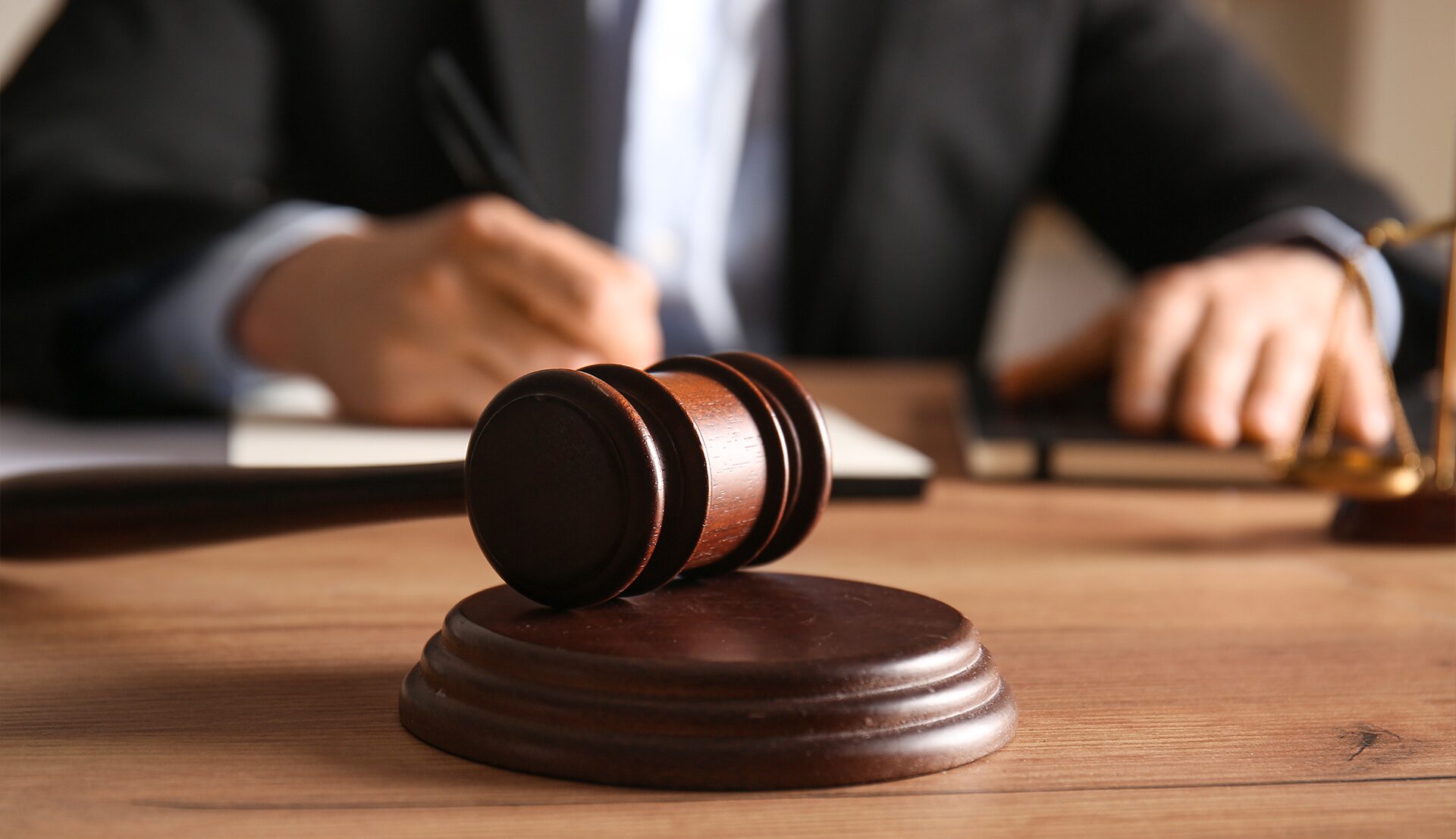 Les métiers du droit et de la justice : formations, débouchés et spécialités