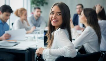 L’APEC : rôle, missions et accompagnement pour l’emploi des jeunes diplômés