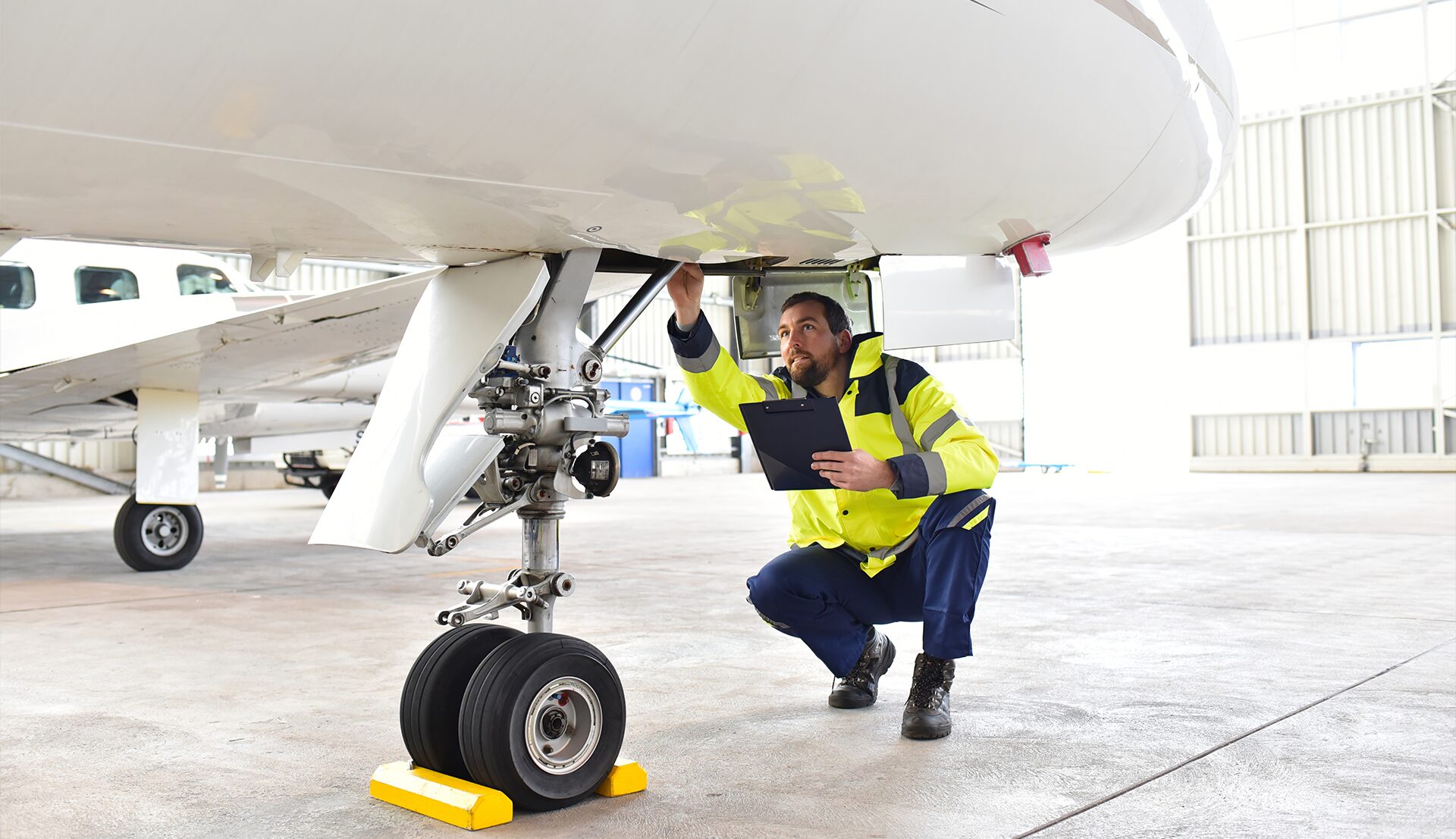 Quels sont les métiers de l&rsquo;aéronautique ? Le guide complet par secteur